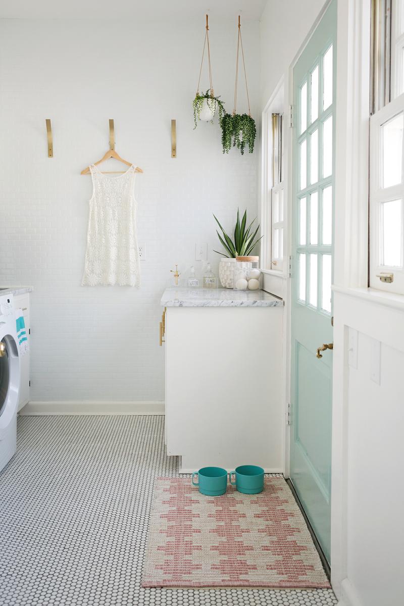 Antes_y_después_sorprendente_cambio_en_la_lavandería_detalles_decoración_pared