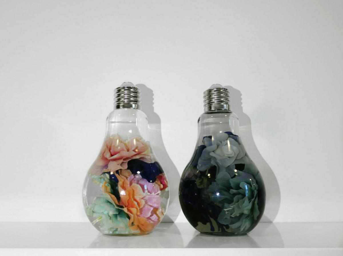 Bombillas con flores