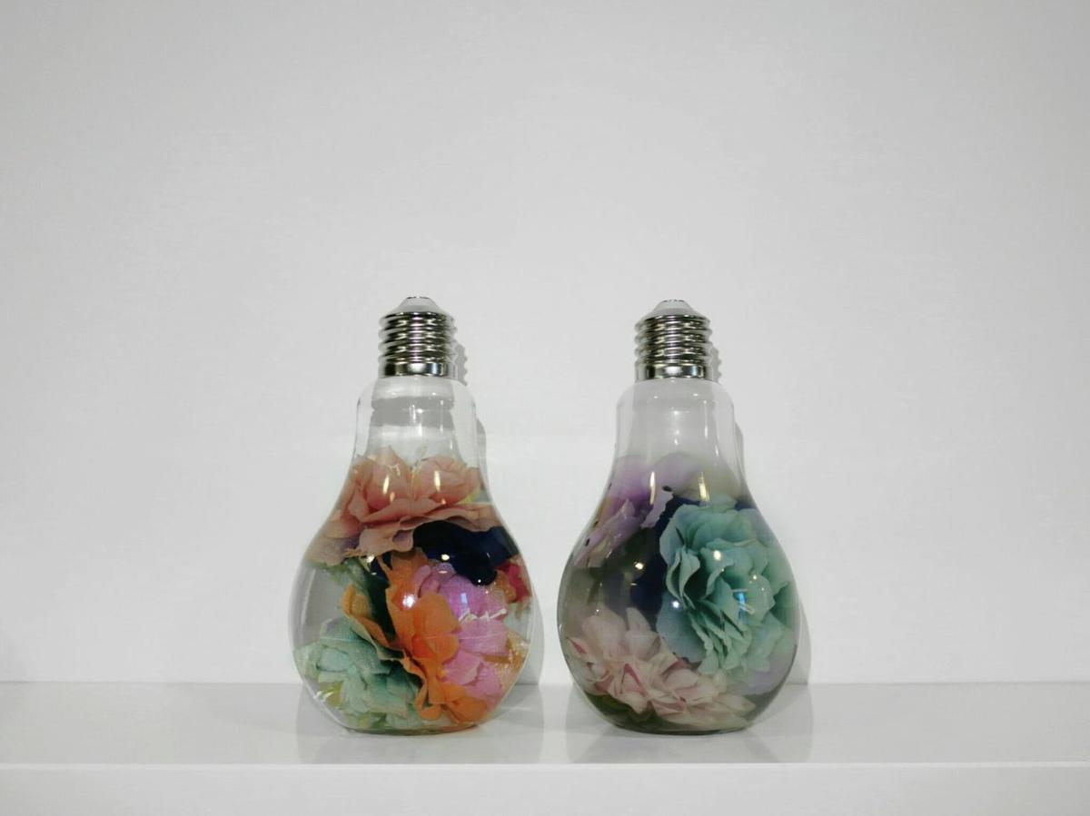 Bombillas con flores