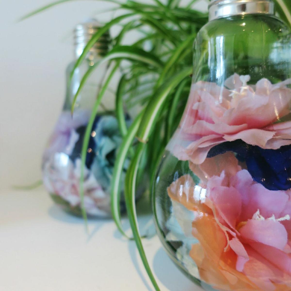 Bombillas con flores