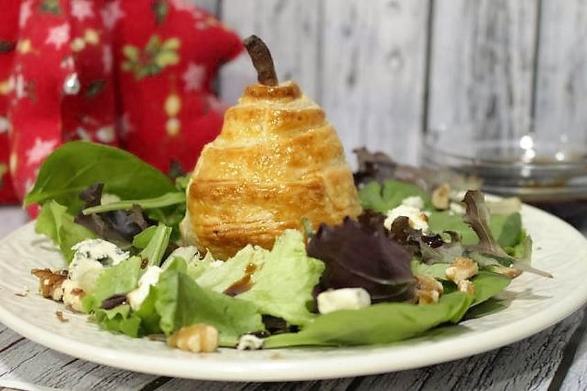 Ensalada de pera en hojaldre