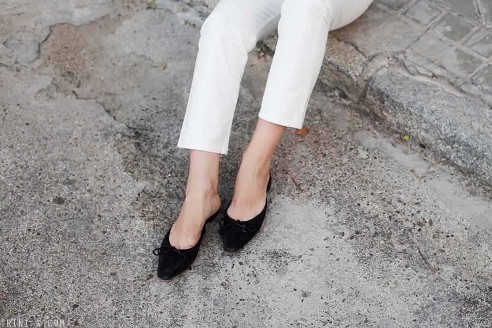 Trini | The Row Ashland jeans Manolo Blahnik slides