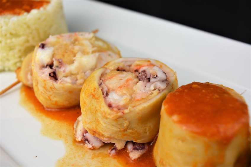 Calamares rellenos de rape y langostinos