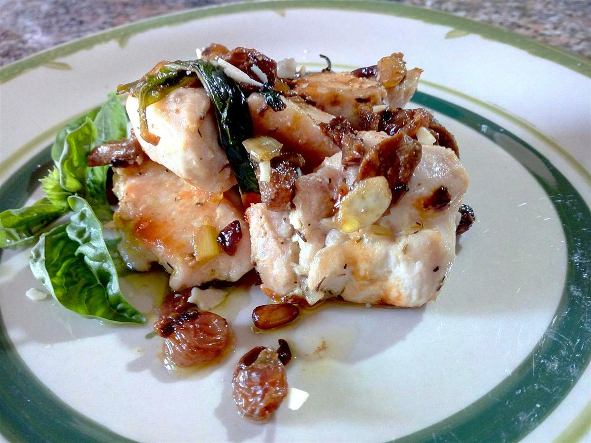 Pollo con uvas pasas - Pollo con porcini e uva sultanina - Chicken with porcini mushrooms