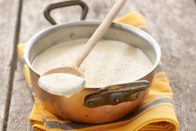 Elaboración de la salsa bechamel