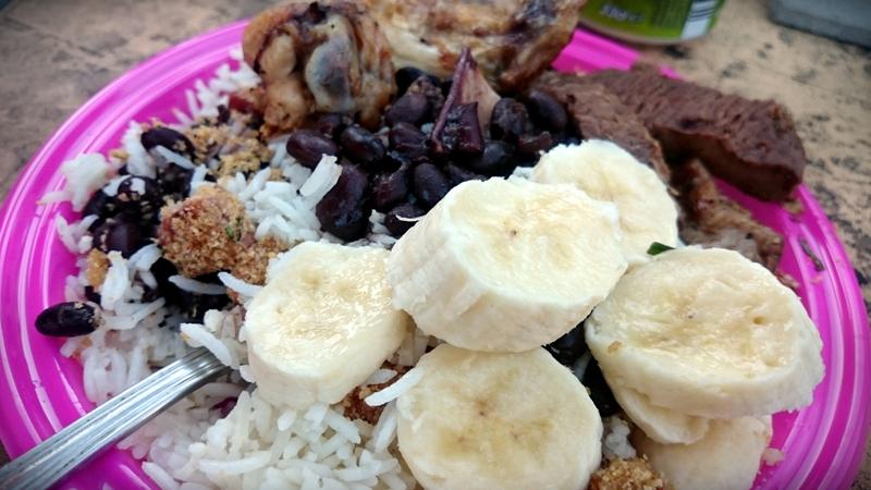 Cómo preparar feijoada, cocido típico de Brasil