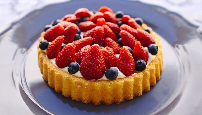 tarta de hojaldre y frutos rojos