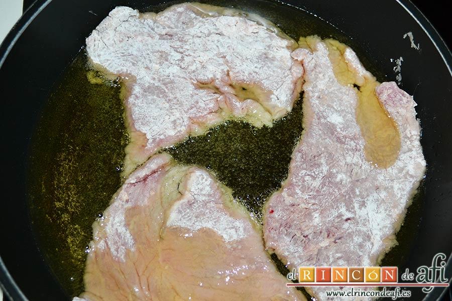 Filetes de ternera al cava, freírlos ligeramente