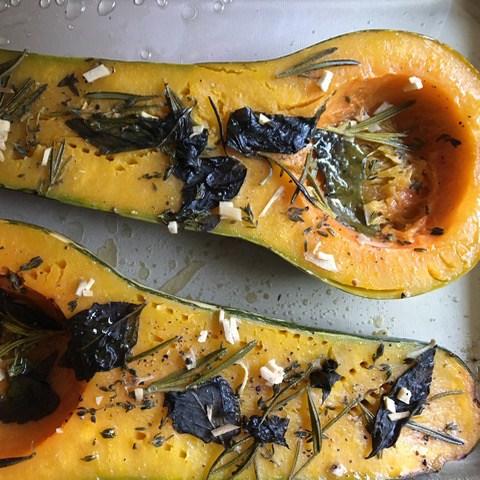 La calabaza horneada está lista cuando le puedes clavar fácilmente un tenedor