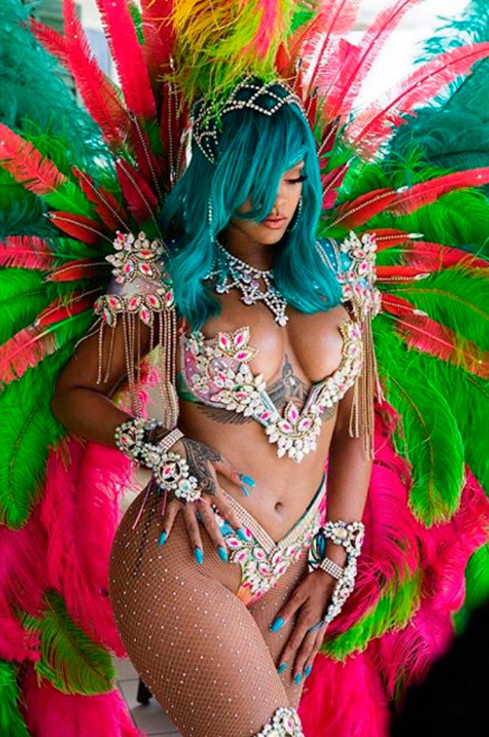 El Impactante Look De Rihanna En El Carnaval