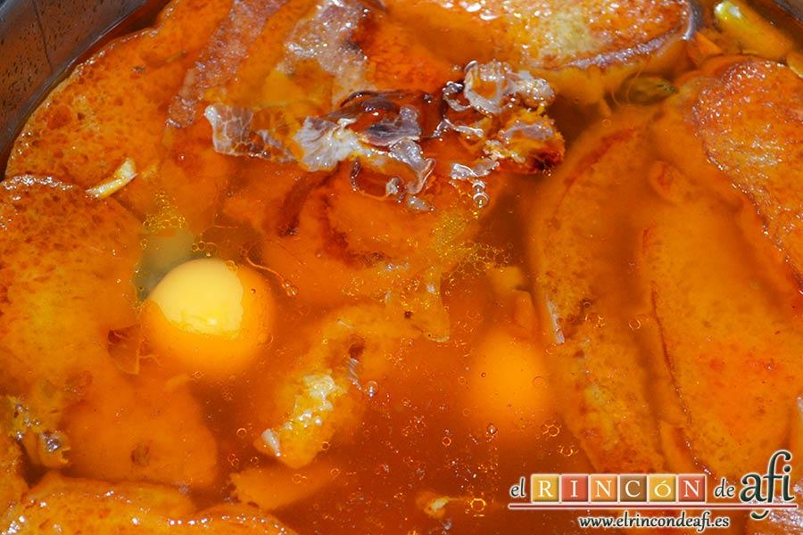 Sopa de espárragos verdes, recuperar las yemas de espárrago para decorar y añadimos los huevos