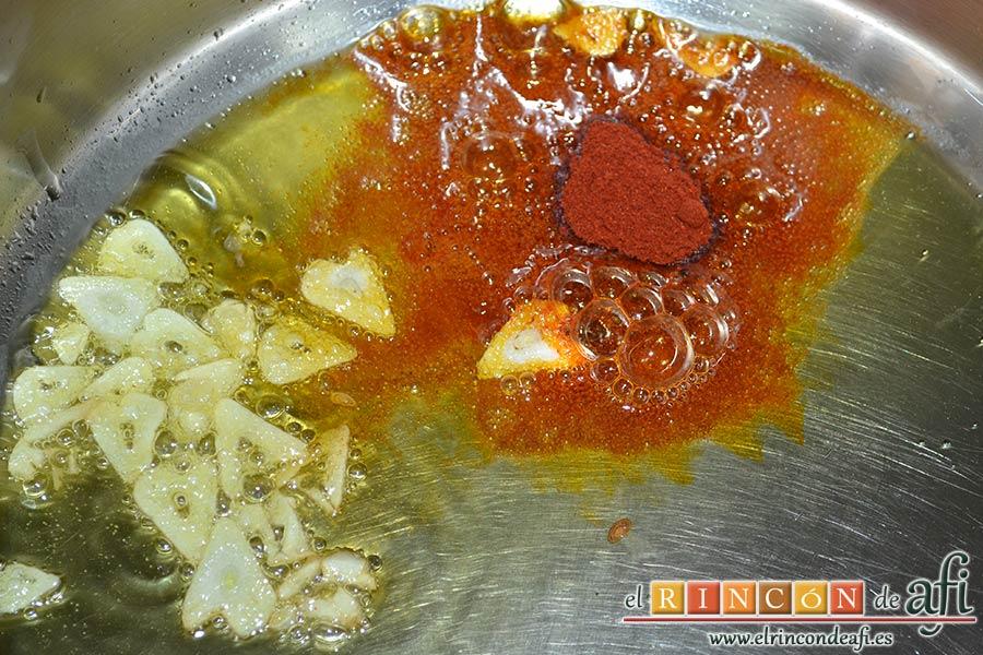 Sopa de espárragos verdes, echar la cucharadita de pimentón