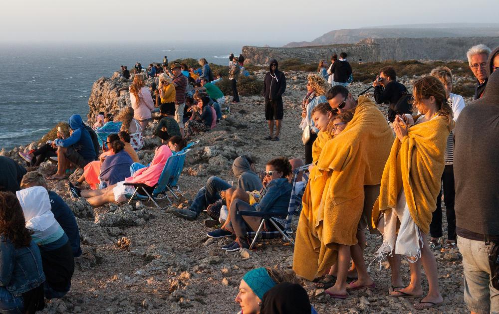 multitud-ver-puesta-sol-cabo-san-vicente