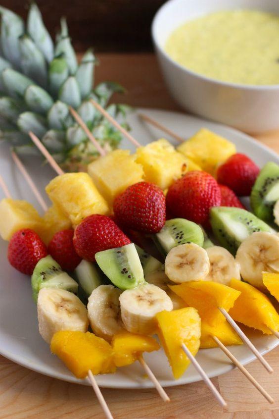 brochetas de fruta