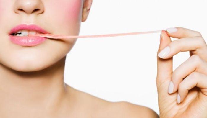 mascar chicle da gases en el estomago