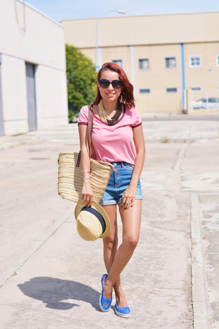 Algargatas azules y shorts