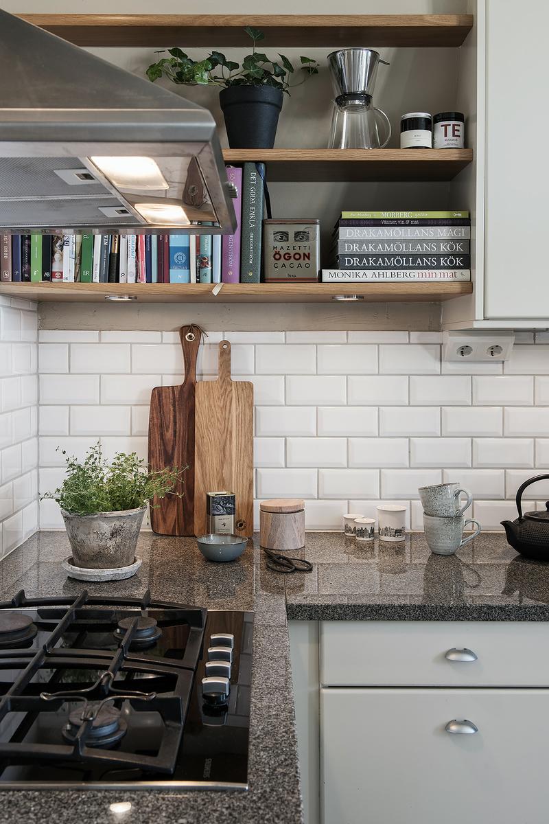 Decorar_con_armonía_un_mini_piso_baldas-detalle-cocina-09