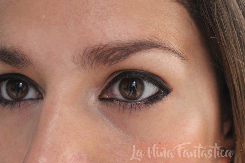 Detalle smudgy eyes ojos abiertos