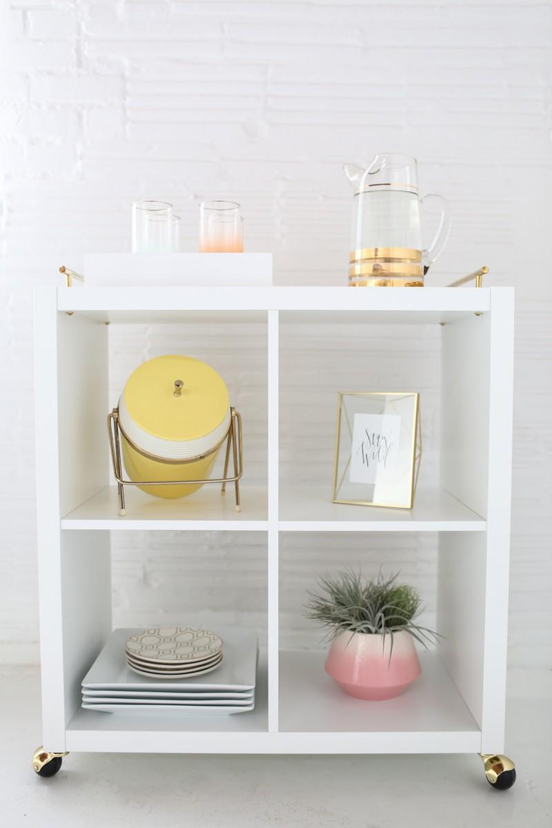 5_Ikea_hacks_para_renovar_la_decoración_de_tu_casa_complementos decorativos_DIY_decoración_carrito_auxiliar