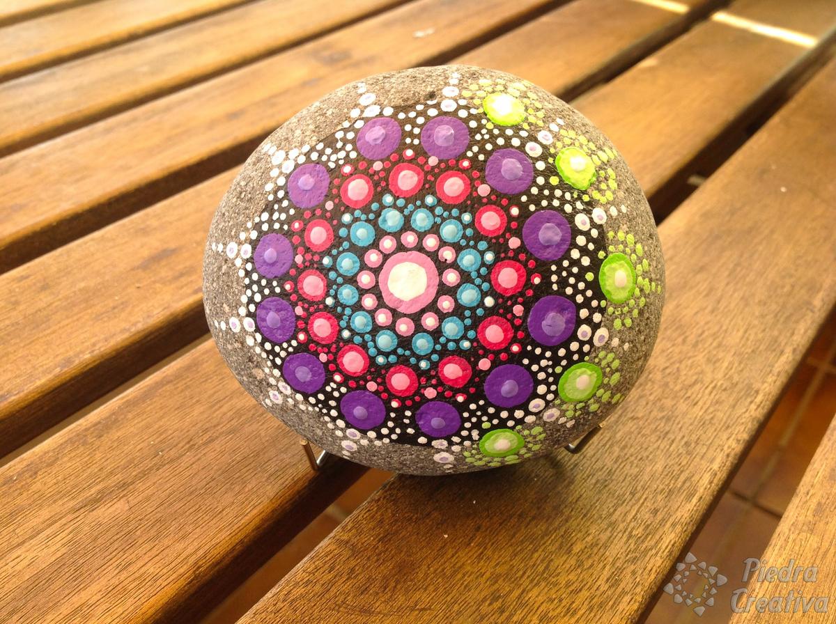 Mandalas pintadas en piedra la alegría de PiedraCreativa