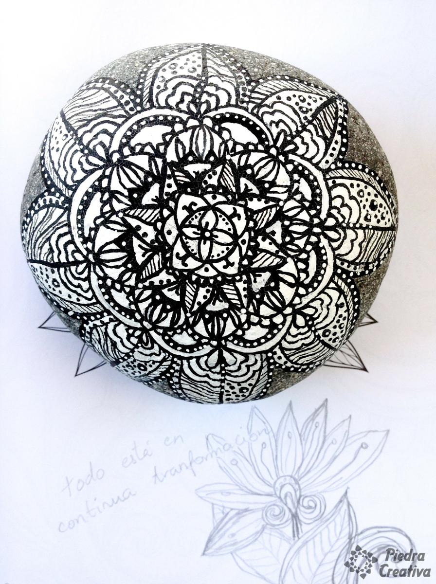 Mandala en blanco y negro de PiedraCreativa