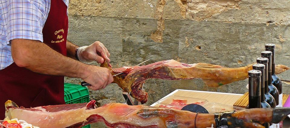 Para definir qué jamonero comprar se debe tener claro que es necesario el tipo de uso que se le va a dar y la frecuencia de uso que tendrá. Una buena inversión garantiza poseer un buen jamonero para toda la vida.