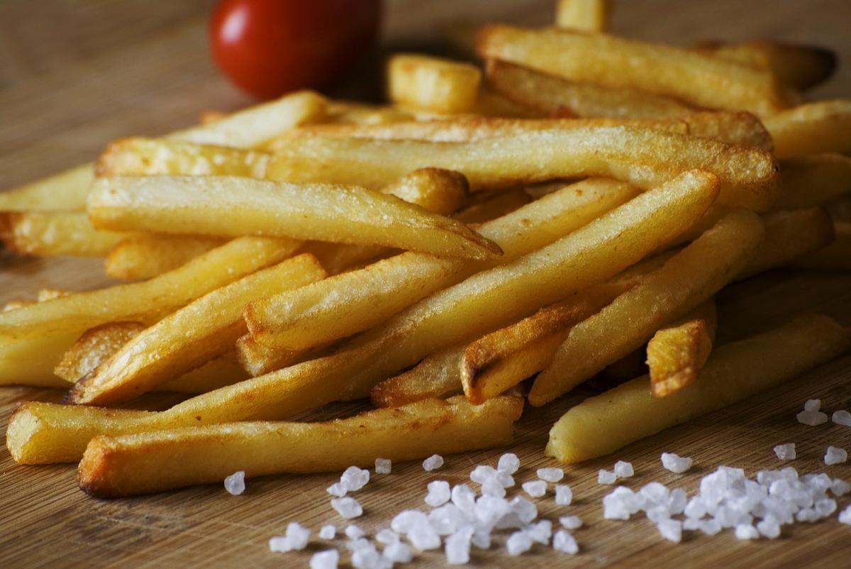 patatas fritas doradas crujientes