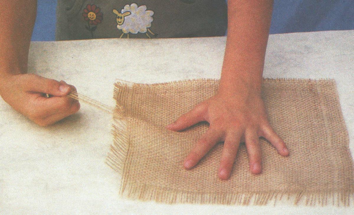 Paso 2 para elaborar un tapete arpillera