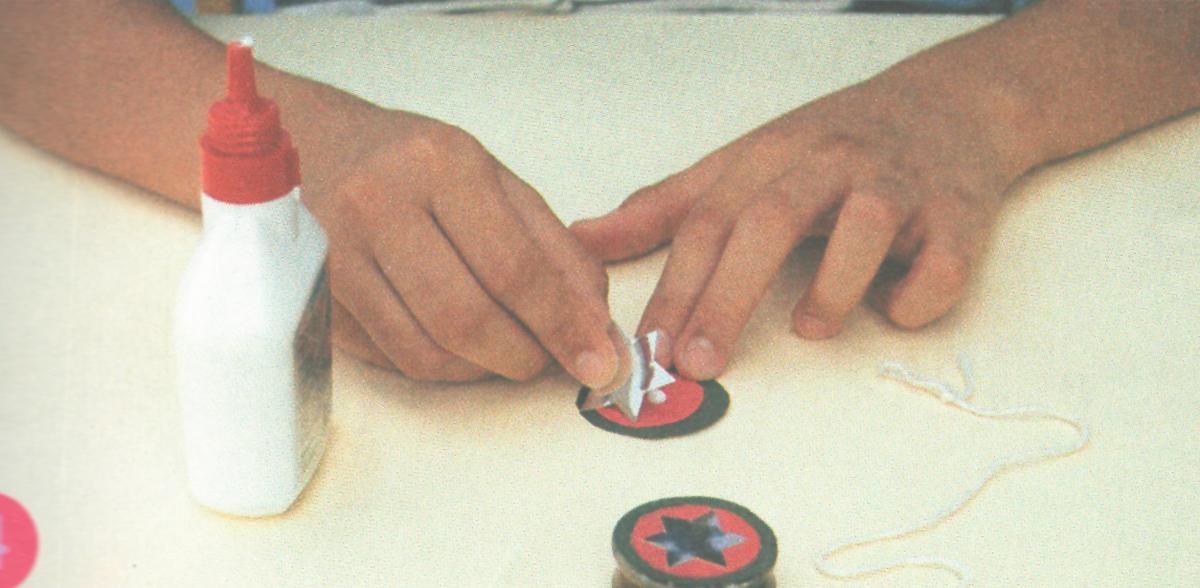 Paso 4 para elaborar un yoyo con botones