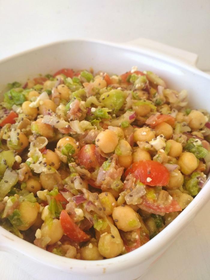 ensalada de garbanzos con aguacate