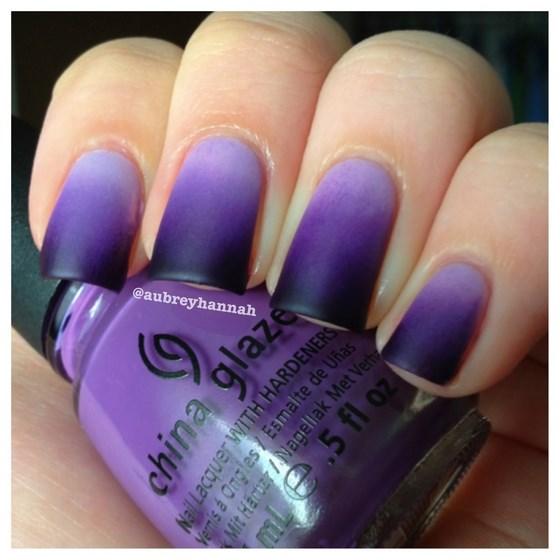 Uñas degradé moradas