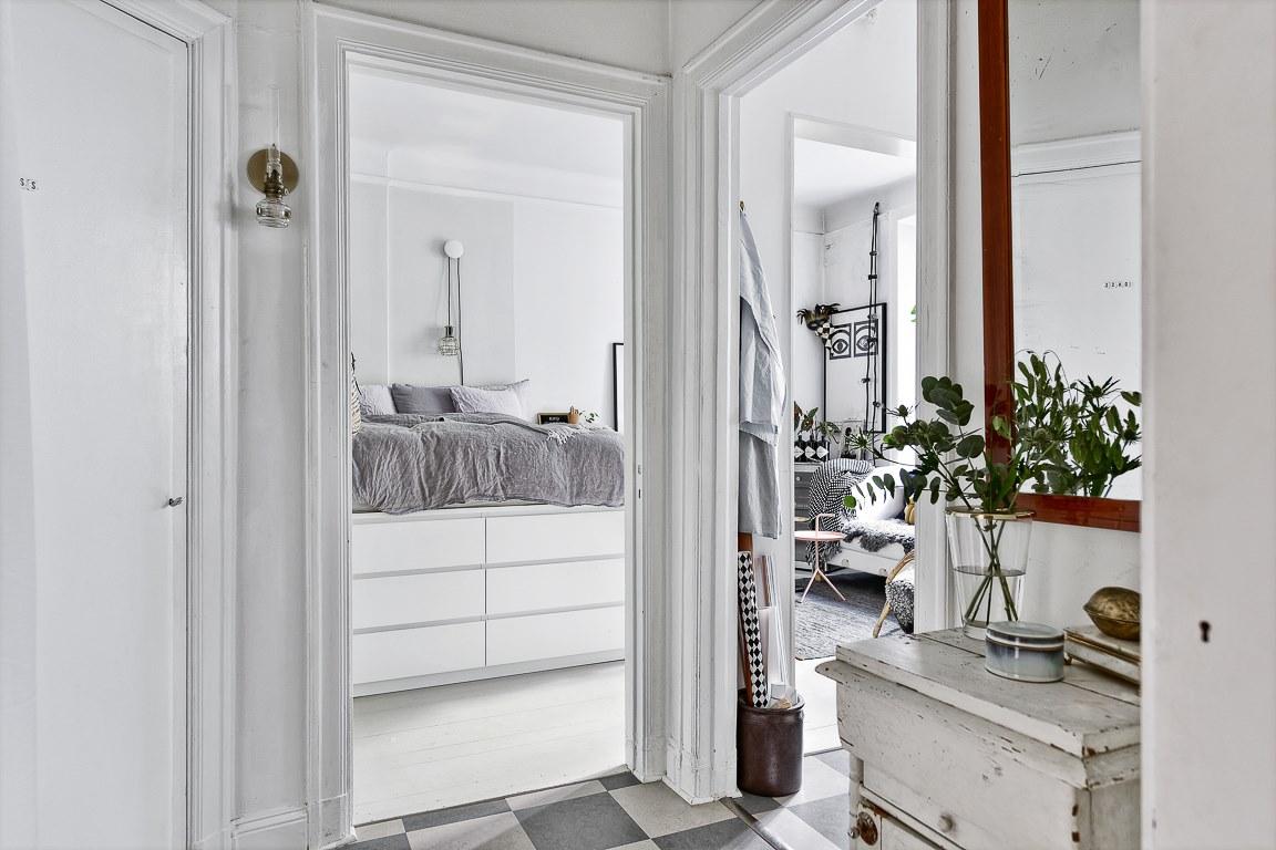 Decorar_con_muebles_antiguos_para_aportar_carácter_a_la_decoración_detalle_cajonera-02