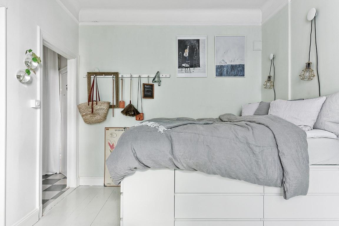 Decorar_con_muebles_antiguos_para_aportar_carácter_a_la_decoración_cama-elevada-13