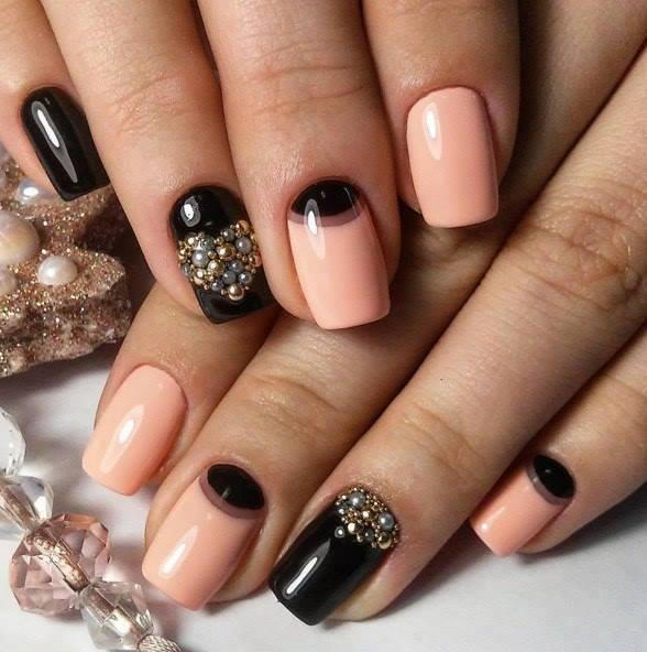 Uñas negro y rosa con caviar y perlas