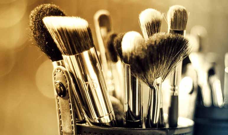 Cómo limpiar las brochas de maquillaje sin productos químicos