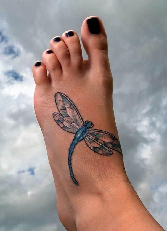 tatuajes de libelulas en mujeres 4 - Tatuajes de libélulas significados y diseños para mujeres y hombres