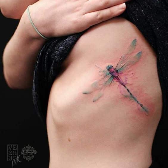tatuajes de libelulas en mujeres 3 - Tatuajes de libélulas significados y diseños para mujeres y hombres