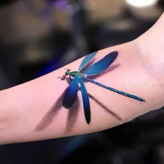 tatuajes de libelulas para hombres 3 - Tatuajes de libélulas significados y diseños para mujeres y hombres