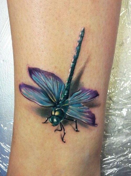 tatuajes de libelulas 4 - Tatuajes de libélulas significados y diseños para mujeres y hombres