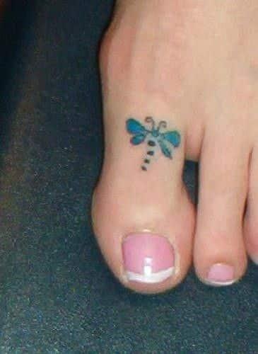 tatuajes de libelulas pequeños 1 - Tatuajes de libélulas significados y diseños para mujeres y hombres
