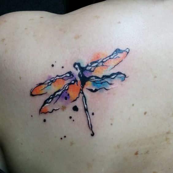 tatuajes de libelulas en mujeres 5 - Tatuajes de libélulas significados y diseños para mujeres y hombres