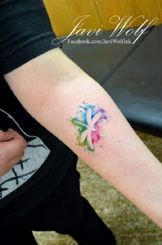 tatuajes de libelulas pequeños 4 - Tatuajes de libélulas significados y diseños para mujeres y hombres