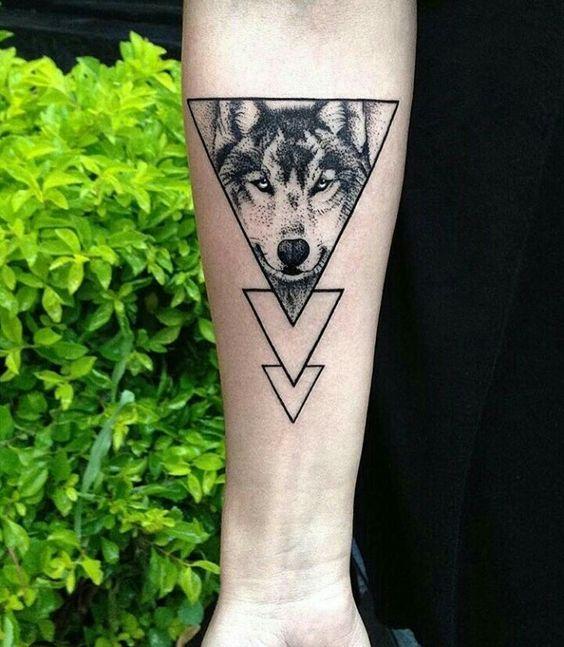 tatuaje con triangulos 2 - +40 Tatuajes de triángulos y su particular significado en cada diseño