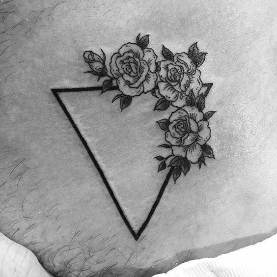tatuaje con triangulos 1 - +40 Tatuajes de triángulos y su particular significado en cada diseño