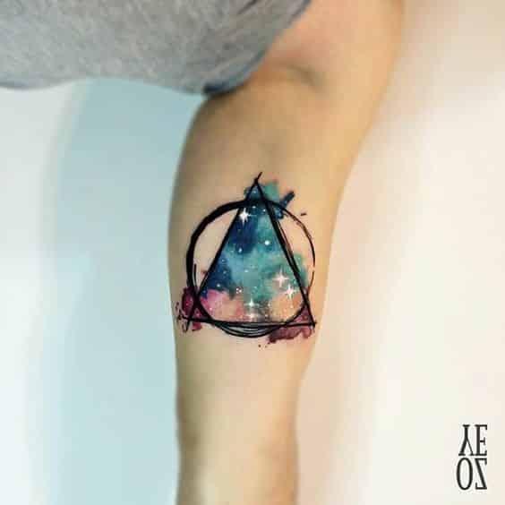 tatuaje con triangulos 4 - +40 Tatuajes de triángulos y su particular significado en cada diseño