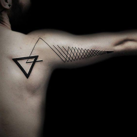 tatuajes de triangulos para hombres 4 - +40 Tatuajes de triángulos y su particular significado en cada diseño