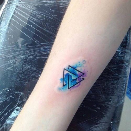 tatuajes de triangulos para hombres 1 - +40 Tatuajes de triángulos y su particular significado en cada diseño