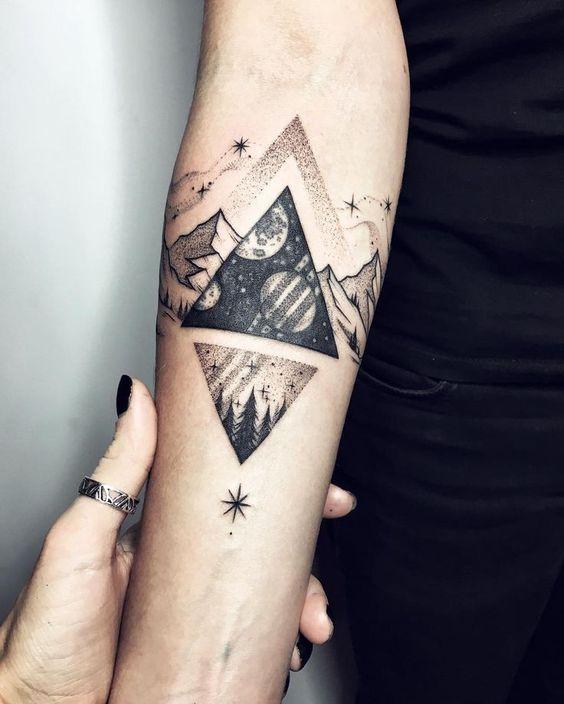 tatuajes de triangulos para mujeres 2 - +40 Tatuajes de triángulos y su particular significado en cada diseño