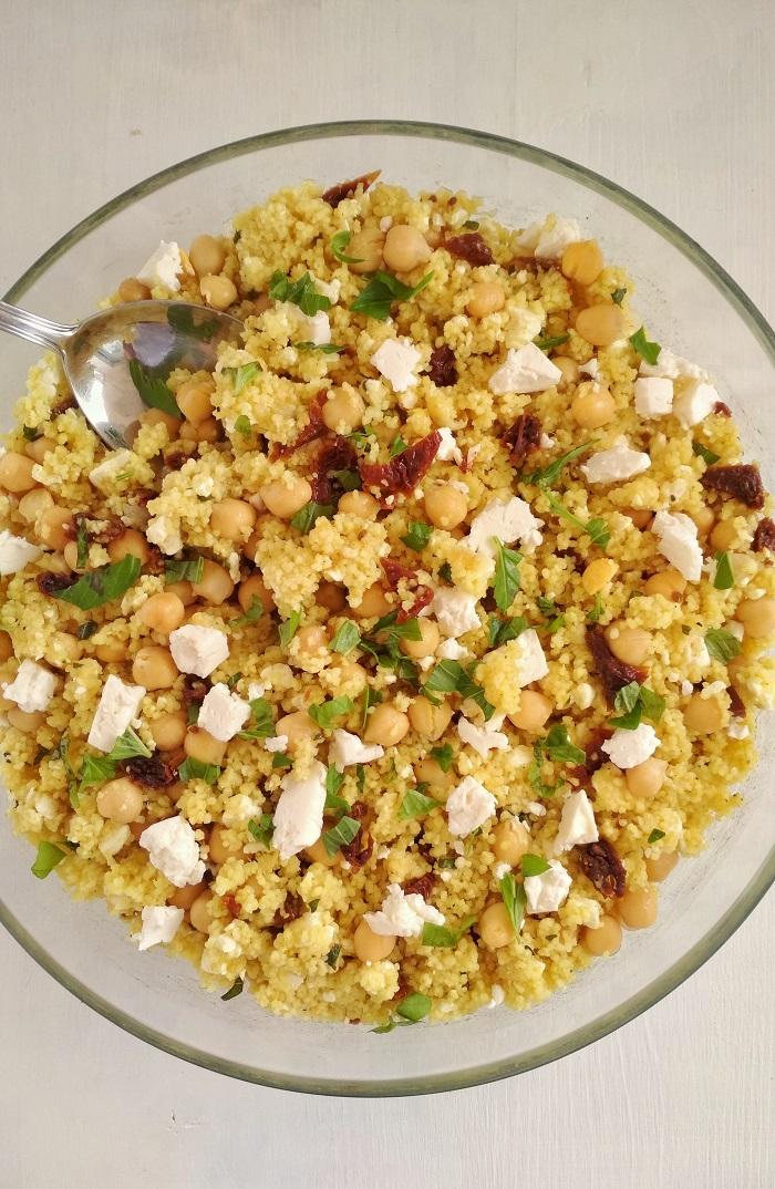 cuscús con tomates secos y garbanzos | receta en 10 minutos