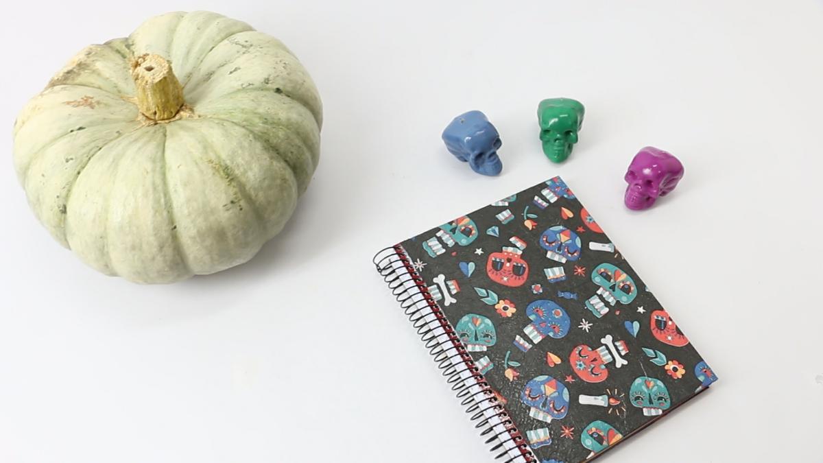 DIY LIBRETA HALLOWEEN DECOUPAGE JIPIJAPAS .Imagen fija046
